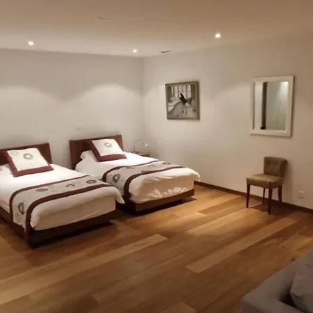 Four Bdr Ski Lift Apartment